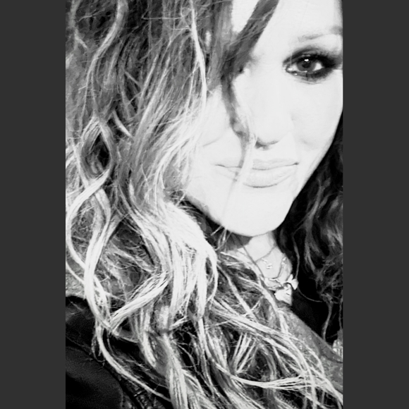 Meet your Posher, Ivy - Picture 1 of 1